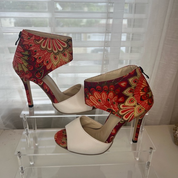 Elegant Red and White High Heels with Ankle Strap - Picture 2 of 8